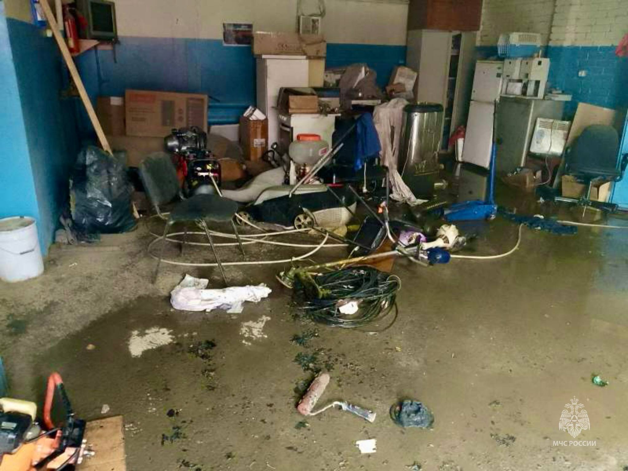 Искра в гараже. В Барнауле, по улице Шевченко, произошло возгорание в гараже Искра в гараже. В Барнауле, по улице Шевченко, произошло возгорание в гараже