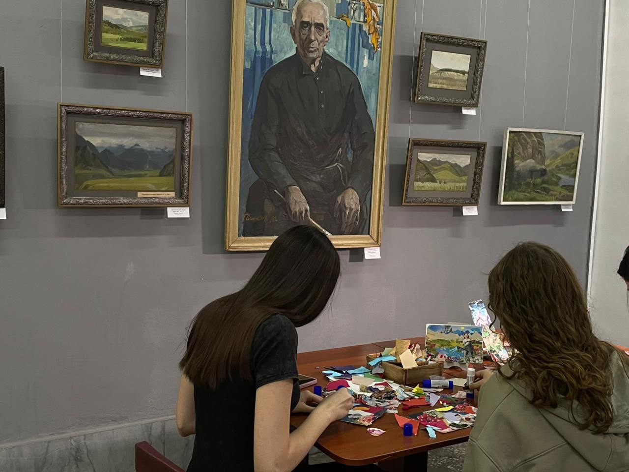 Ночь искусств в Бийске. В выставочном зале Бийского краеведческого музея им. В.В. Бианки прошла всероссийская акция «Ночь искусств» Ночь искусств в Бийске. В выставочном зале Бийского краеведческого музея им. В.В. Бианки прошла всероссийская акция «Ночь искусств»