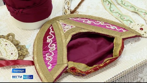 В Барнауле прошла выставка русских кокошников и венцов