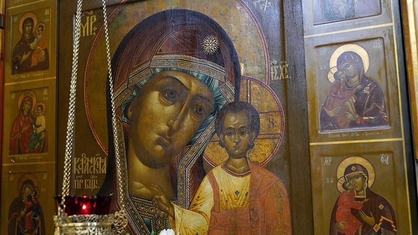 Православные христиане отмечают праздник Казанской иконы Божией Матери