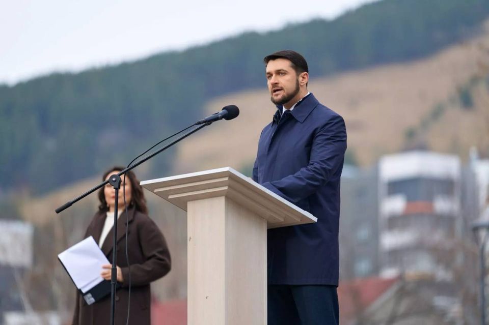 4 ноября День народного единства отмечают по всей России, в том числе и в Горно-Алтайске 4 ноября День народного единства отмечают по всей России, в том числе и в Горно-Алтайске