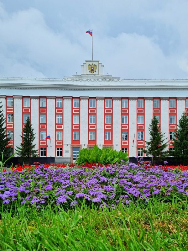 Жителей Алтайского края с Днем народного единства поздравил полпред Президента РФ в Сибири Анатолий Серышев Жителей Алтайского края с Днем народного единства поздравил полпред Президента РФ в Сибири Анатолий Серышев