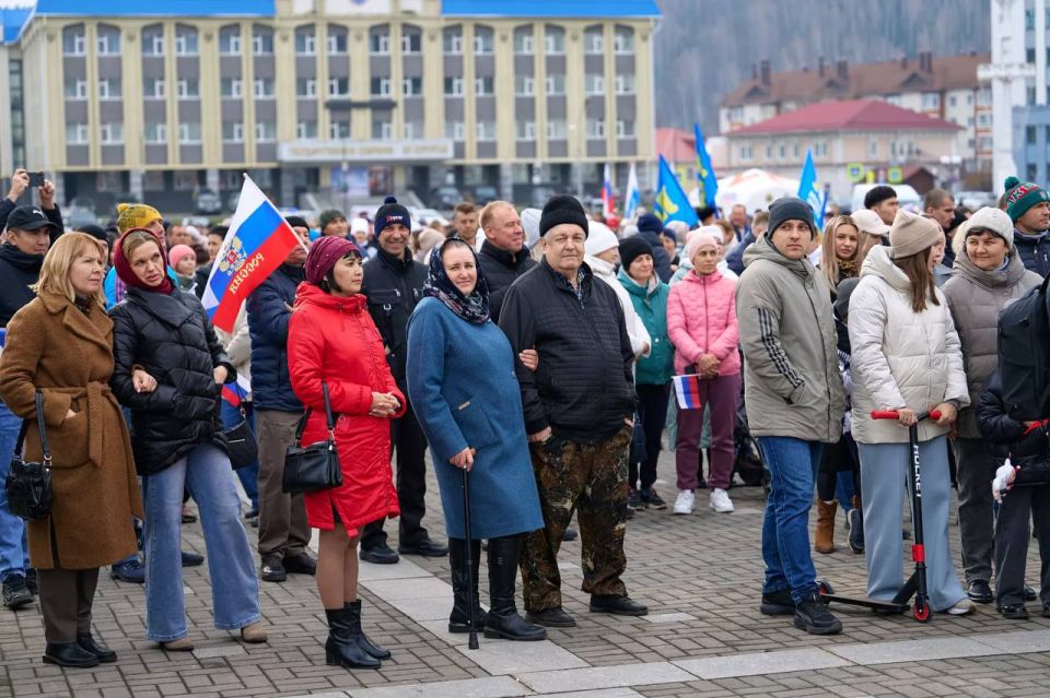 4 ноября День народного единства отмечают по всей России, в том числе и в Горно-Алтайске 4 ноября День народного единства отмечают по всей России, в том числе и в Горно-Алтайске