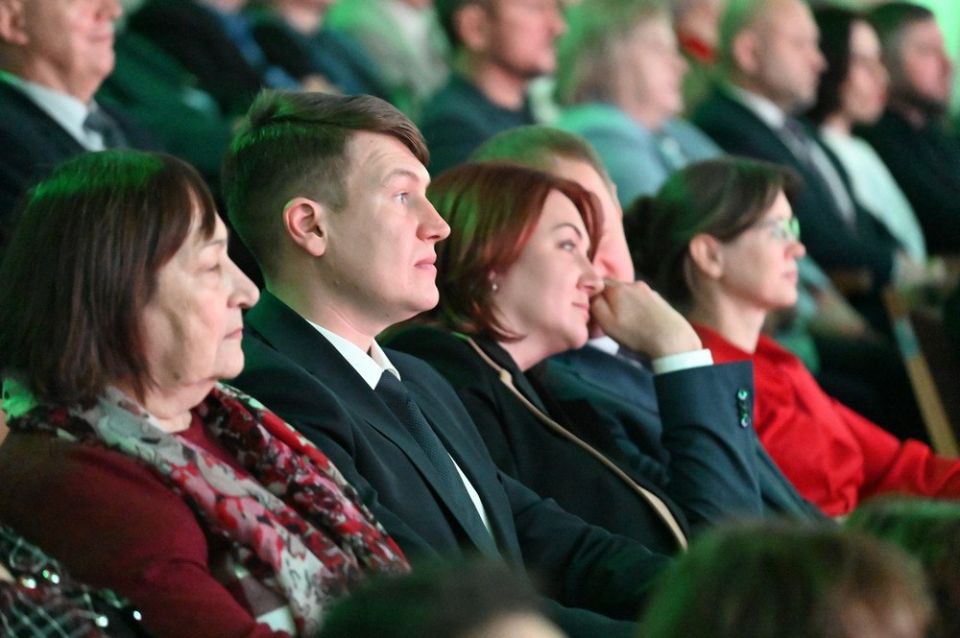 В день одного из главных праздников страны в концертном зале «Сибирь» прошел первый показ концертной программы «Под небом Алтая» из цикла «Народы Алтая» В день одного из главных праздников страны в концертном зале «Сибирь» прошел первый показ концертной программы «Под небом Алтая» из цикла «Народы Алтая»