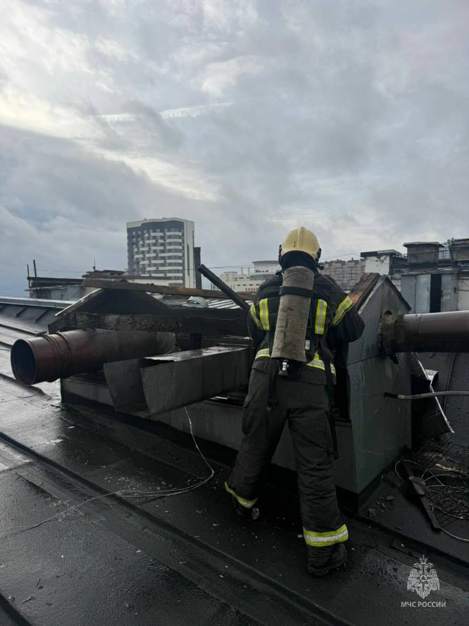 Пожарные ликвидировали возгорание в неэксплуатируемом здании на проспекте Красноармейском, 36
