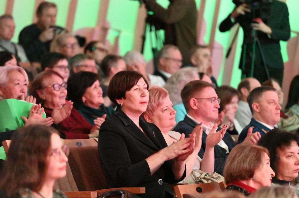 В день одного из главных праздников страны в концертном зале «Сибирь» прошел первый показ концертной программы «Под небом Алтая» из цикла «Народы Алтая» В день одного из главных праздников страны в концертном зале «Сибирь» прошел первый показ концертной программы «Под небом Алтая» из цикла «Народы Алтая»