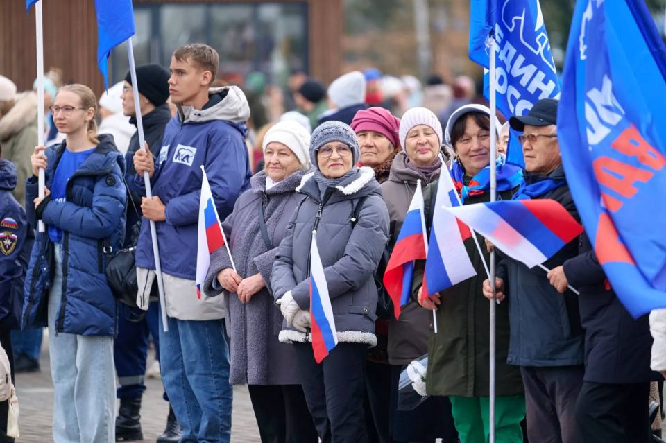 4 ноября День народного единства отмечают по всей России, в том числе и в Горно-Алтайске 4 ноября День народного единства отмечают по всей России, в том числе и в Горно-Алтайске