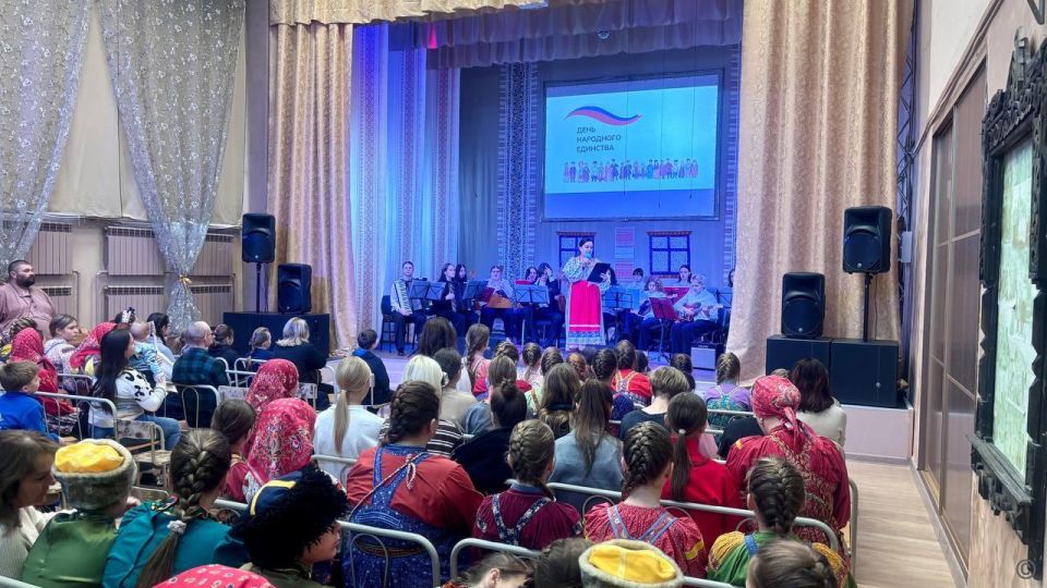 В Барнауле проходят мероприятия, посвященные Дню народного единства В Барнауле проходят мероприятия, посвященные Дню народного единства