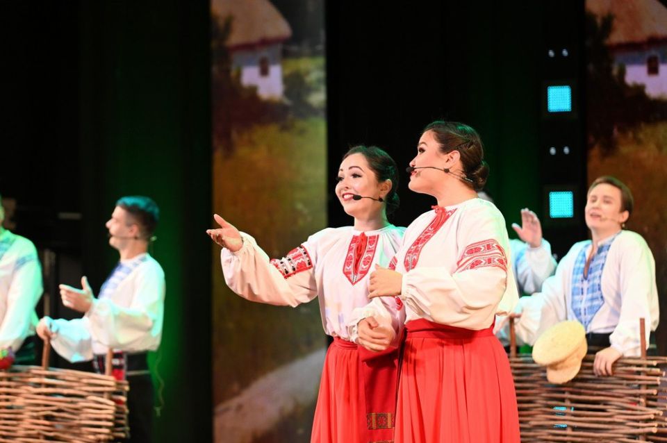 В день одного из главных праздников страны в концертном зале «Сибирь» прошел первый показ концертной программы «Под небом Алтая» из цикла «Народы Алтая» В день одного из главных праздников страны в концертном зале «Сибирь» прошел первый показ концертной программы «Под небом Алтая» из цикла «Народы Алтая»