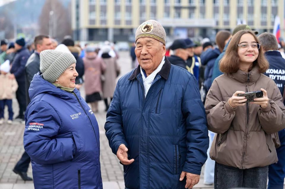 4 ноября День народного единства отмечают по всей России, в том числе и в Горно-Алтайске 4 ноября День народного единства отмечают по всей России, в том числе и в Горно-Алтайске