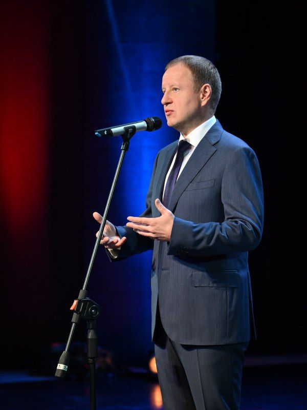 В День народного единства ансамбль «Алтай» представил новую концертную программу В День народного единства ансамбль «Алтай» представил новую концертную программу