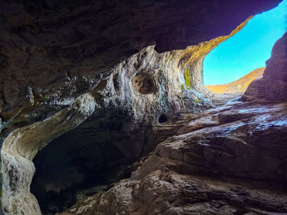 Одна из малоизученных и древних пещер Республики Алтай оказалась полна бесценных археологических находок Одна из малоизученных и древних пещер Республики Алтай оказалась полна бесценных археологических находок