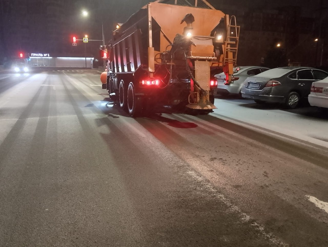 Дорожная служба проводит зимние виды работ на дорогах и тротуарах города Дорожная служба проводит зимние виды работ на дорогах и тротуарах города