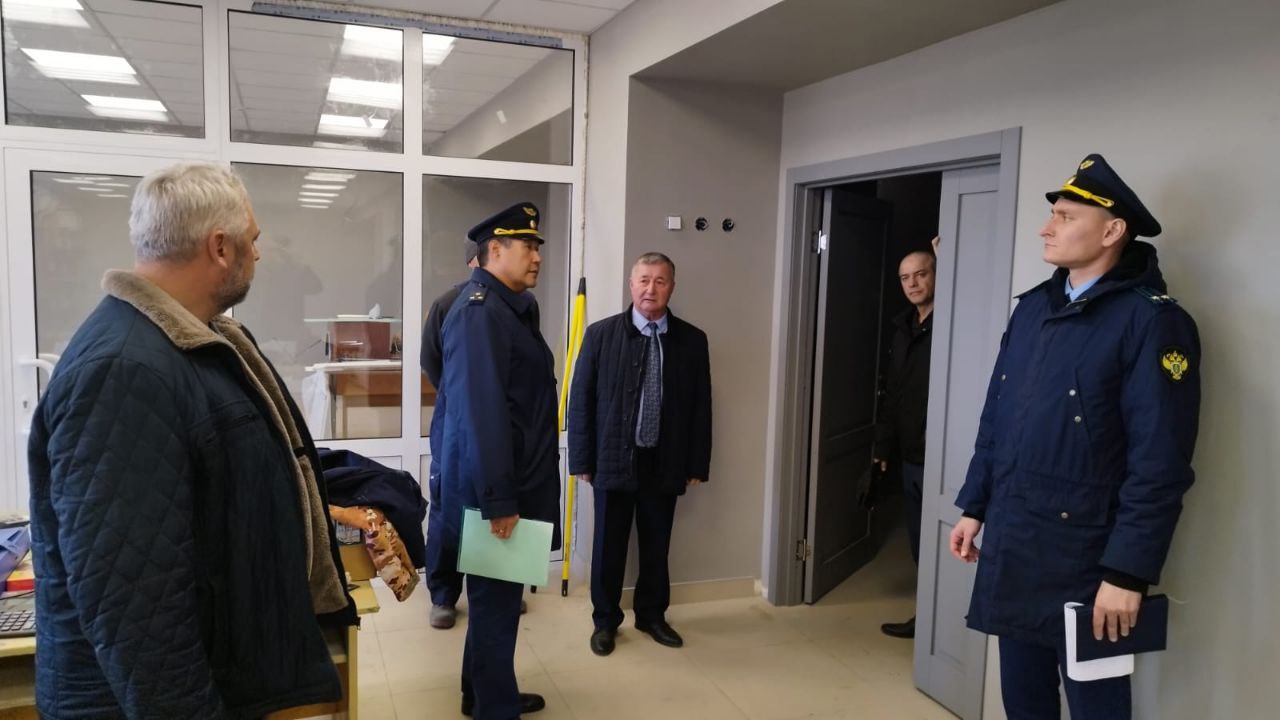 . Первый заместитель прокурора края Вячеслав Шипиев в рамках деятельности мобильной (выездной) приемной прокурора края провел прием жителей Целинного района, в котором приняли участие территориальный прокурор, главы... . Первый заместитель прокурора края Вячеслав Шипиев в рамках деятельности мобильной (выездной) приемной прокурора края провел прием жителей Целинного района, в котором приняли участие территориальный прокурор, главы...