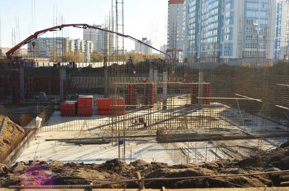 В Барнауле полным ходом идут работы по строительству второй в городе "суперполиклиники" на 700 посещений в смену В Барнауле полным ходом идут работы по строительству второй в городе "суперполиклиники" на 700 посещений в смену