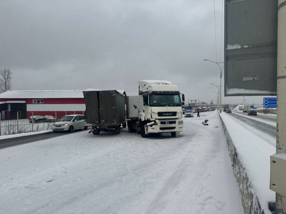 Пять машин попали в ДТП на подъезде к Барнаулу Пять машин попали в ДТП на подъезде к Барнаулу