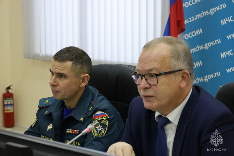 В Главном управлении МЧС России по краю подвели итоги работы ведомства за прошедший месяц и обсудили задачи на ноябрь