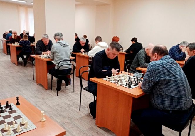 Девять команд сыграли в шахматном турнире «Бийская осень»