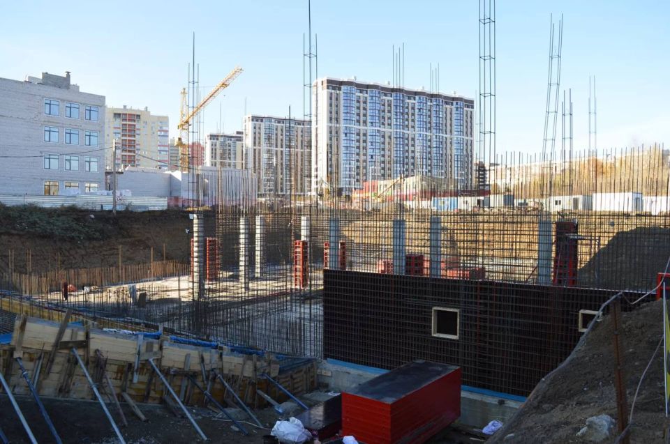 В Барнауле полным ходом идут работы по строительству второй в городе "суперполиклиники" на 700 посещений в смену В Барнауле полным ходом идут работы по строительству второй в городе "суперполиклиники" на 700 посещений в смену