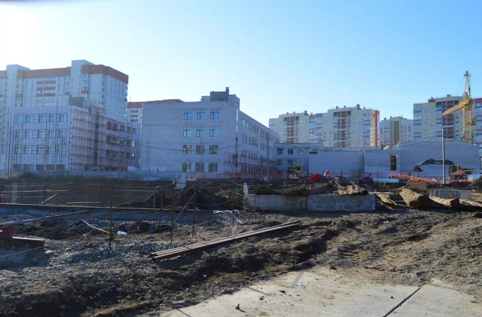 В Барнауле полным ходом идут работы по строительству второй в городе "суперполиклиники" на 700 посещений в смену В Барнауле полным ходом идут работы по строительству второй в городе "суперполиклиники" на 700 посещений в смену