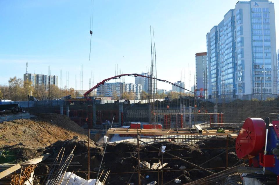 В Барнауле полным ходом идут работы по строительству второй в городе "суперполиклиники" на 700 посещений в смену В Барнауле полным ходом идут работы по строительству второй в городе "суперполиклиники" на 700 посещений в смену