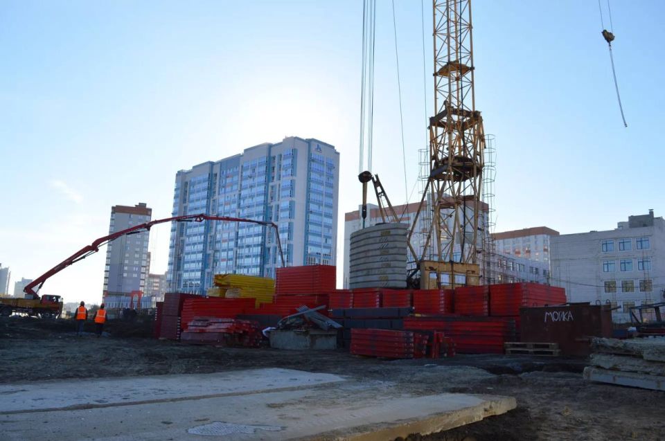 В Барнауле полным ходом идут работы по строительству второй в городе "суперполиклиники" на 700 посещений в смену В Барнауле полным ходом идут работы по строительству второй в городе "суперполиклиники" на 700 посещений в смену