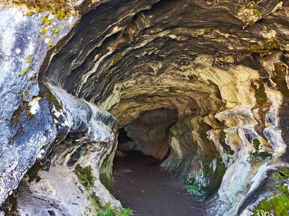 Одна из малоизученных и древних пещер Республики Алтай оказалась полна бесценных археологических находок Одна из малоизученных и древних пещер Республики Алтай оказалась полна бесценных археологических находок