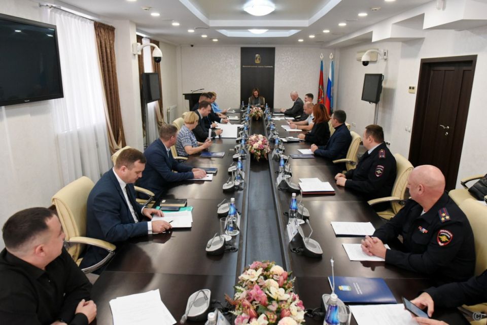 Меры профилактики распространения идеологии экстремизма среди молодежи обсудили в администрации Барнаула