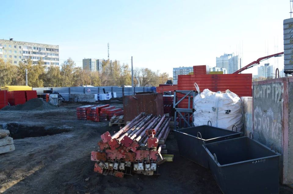 В Барнауле полным ходом идут работы по строительству второй в городе "суперполиклиники" на 700 посещений в смену В Барнауле полным ходом идут работы по строительству второй в городе "суперполиклиники" на 700 посещений в смену