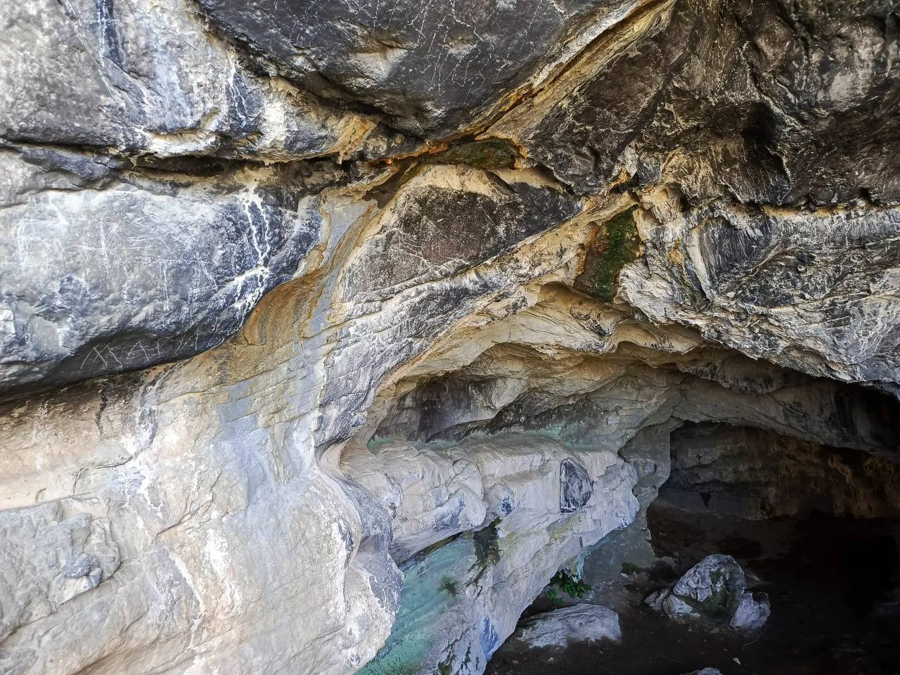 Одна из малоизученных и древних пещер Республики Алтай оказалась полна бесценных археологических находок Одна из малоизученных и древних пещер Республики Алтай оказалась полна бесценных археологических находок