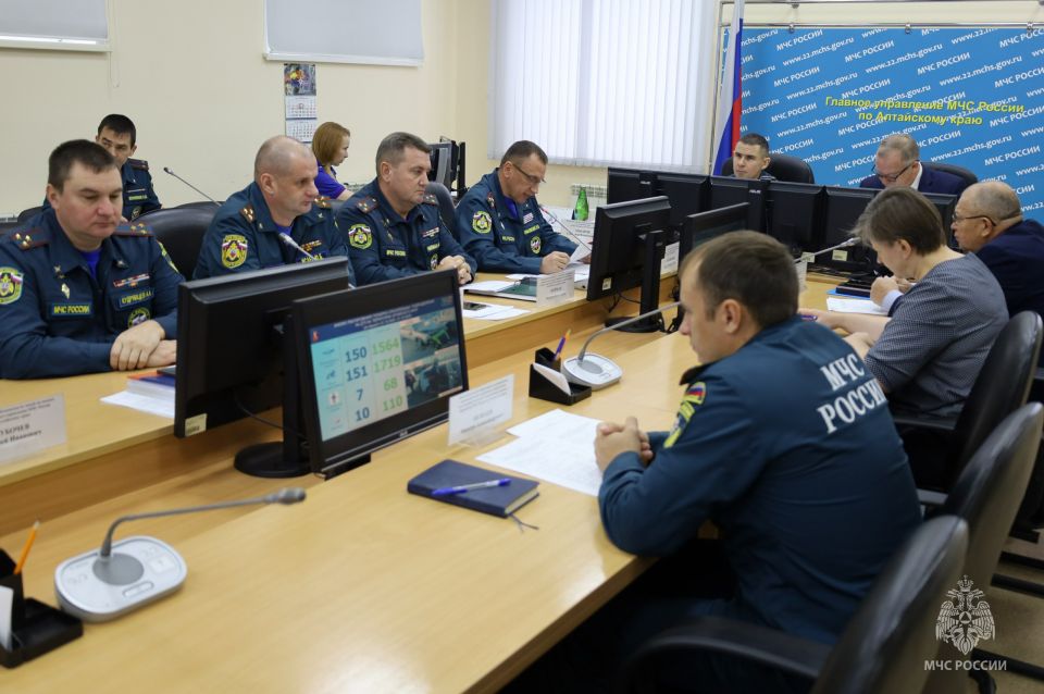 В Главном управлении МЧС России по краю подвели итоги работы ведомства за прошедший месяц и обсудили задачи на ноябрь В Главном управлении МЧС России по краю подвели итоги работы ведомства за прошедший месяц и обсудили задачи на ноябрь