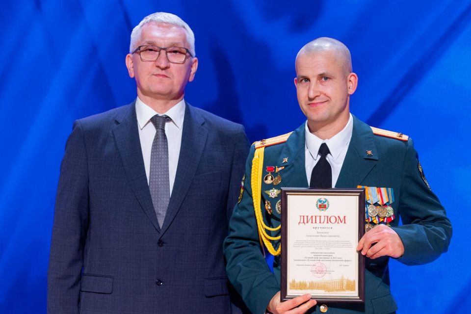 Пожарный из Алтайского края вышел в финал Международной премии #МЫВМЕСТЕ Пожарный из Алтайского края вышел в финал Международной премии #МЫВМЕСТЕ