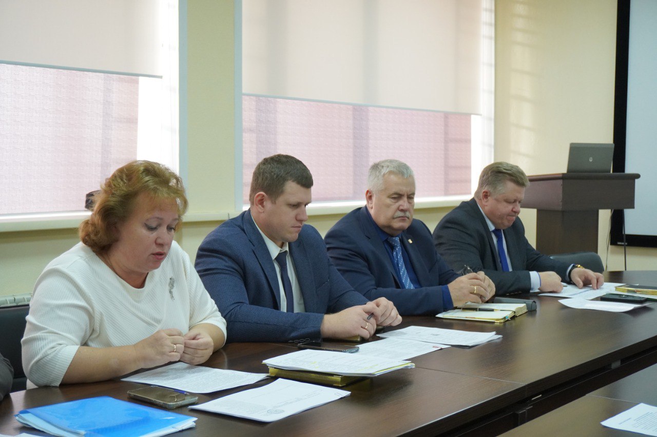 В Барнауле обсудили организацию новогодних представлений для школьников