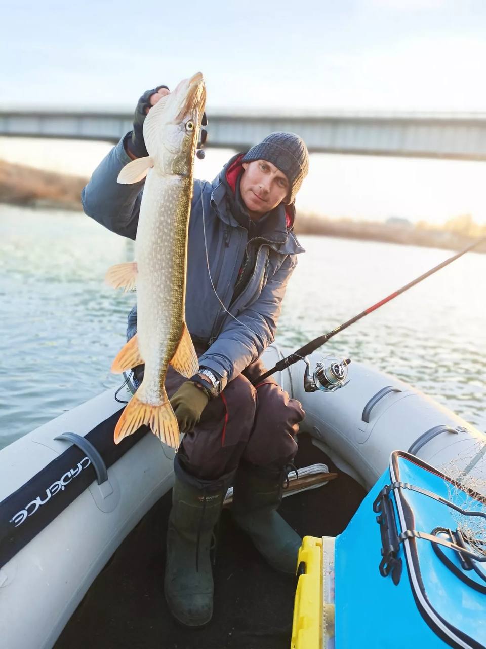 В Алтайском крае одни рыбаки закрывают сезон, а другие уже вышли на первый лед В Алтайском крае одни рыбаки закрывают сезон, а другие уже вышли на первый лед