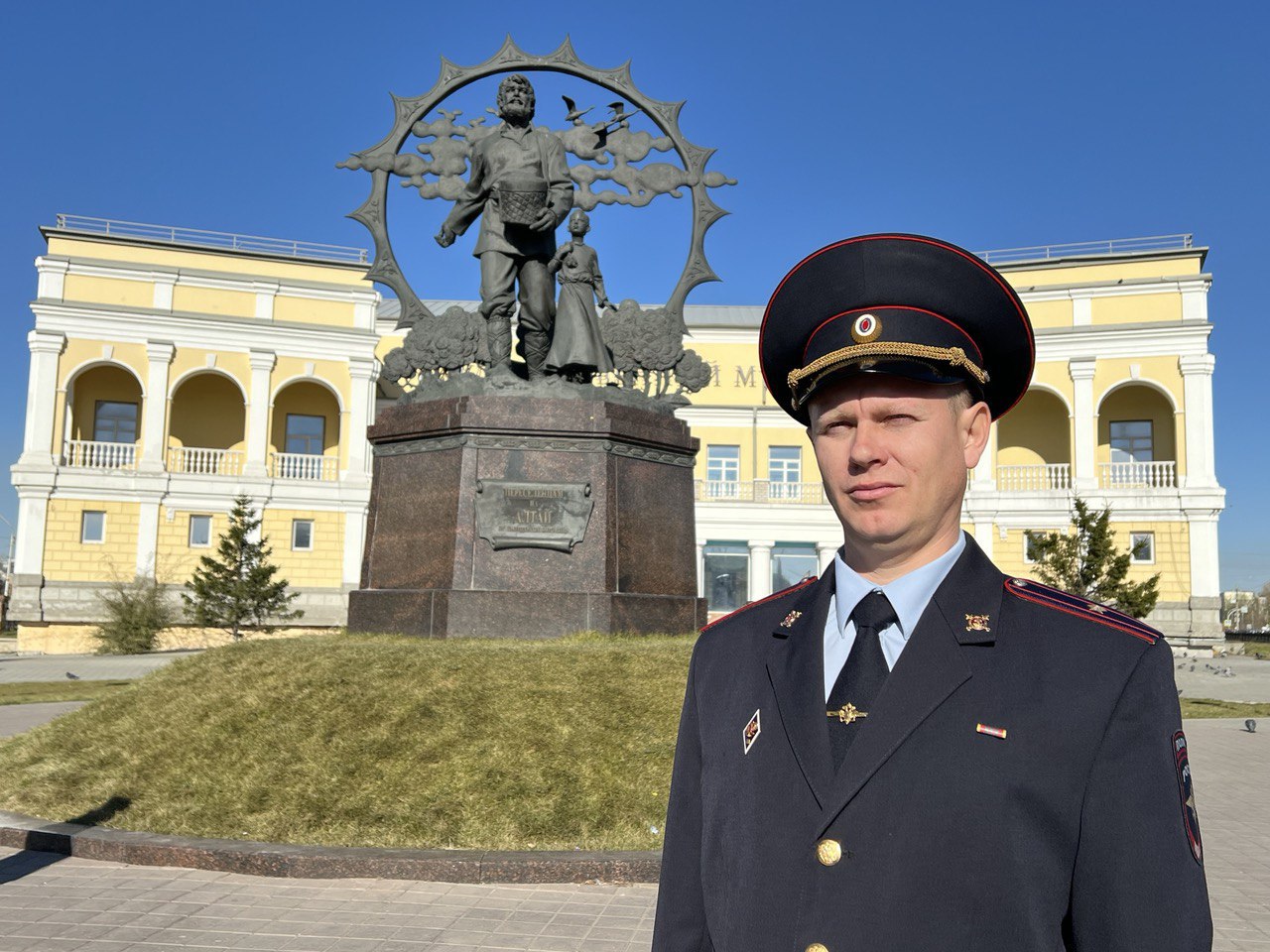 Поддержим участкового уполномоченного полиции из Алтайского края, который участвует в конкурсе «Народный участковый - 2025» - Александра Колпакова