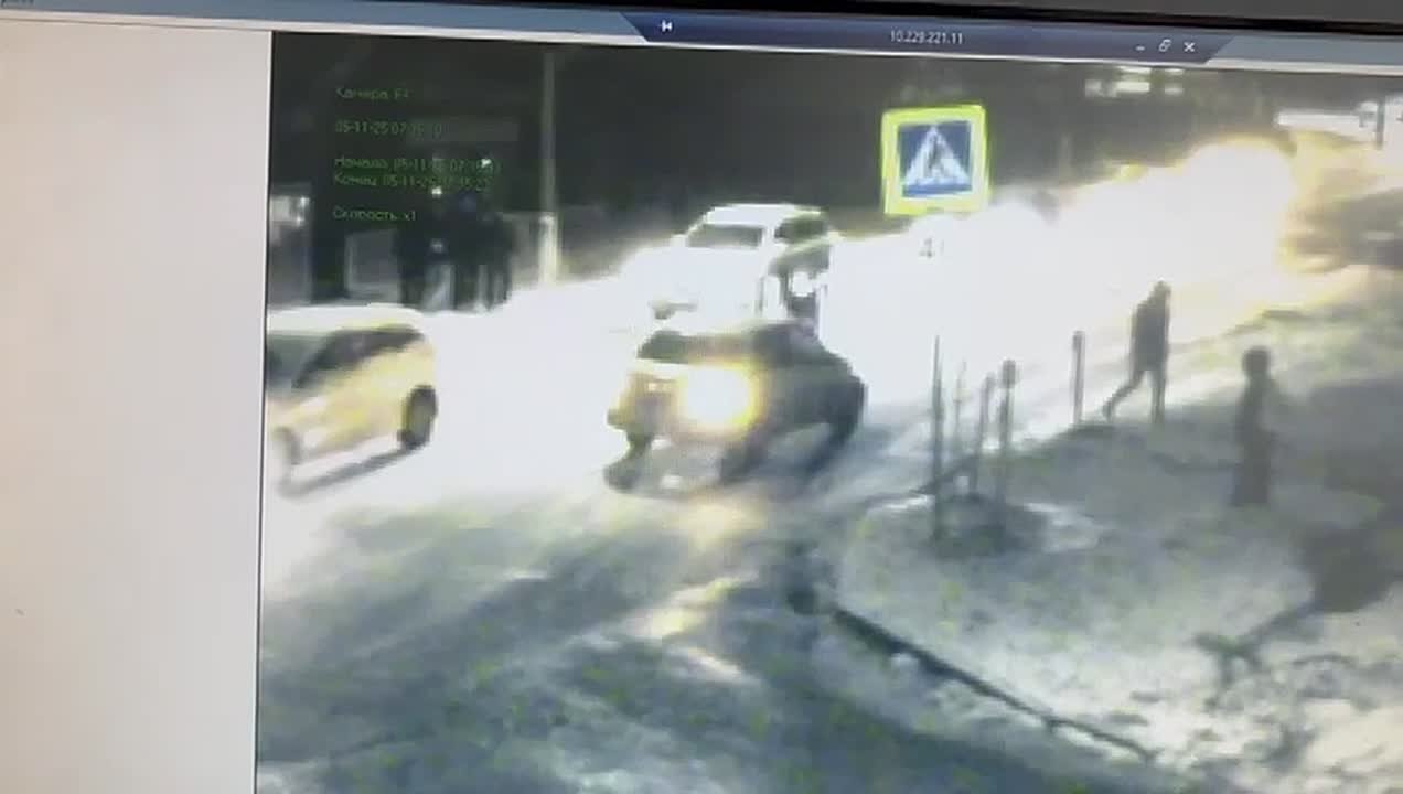 Сбившего ребенка водителя ищут в Барнауле