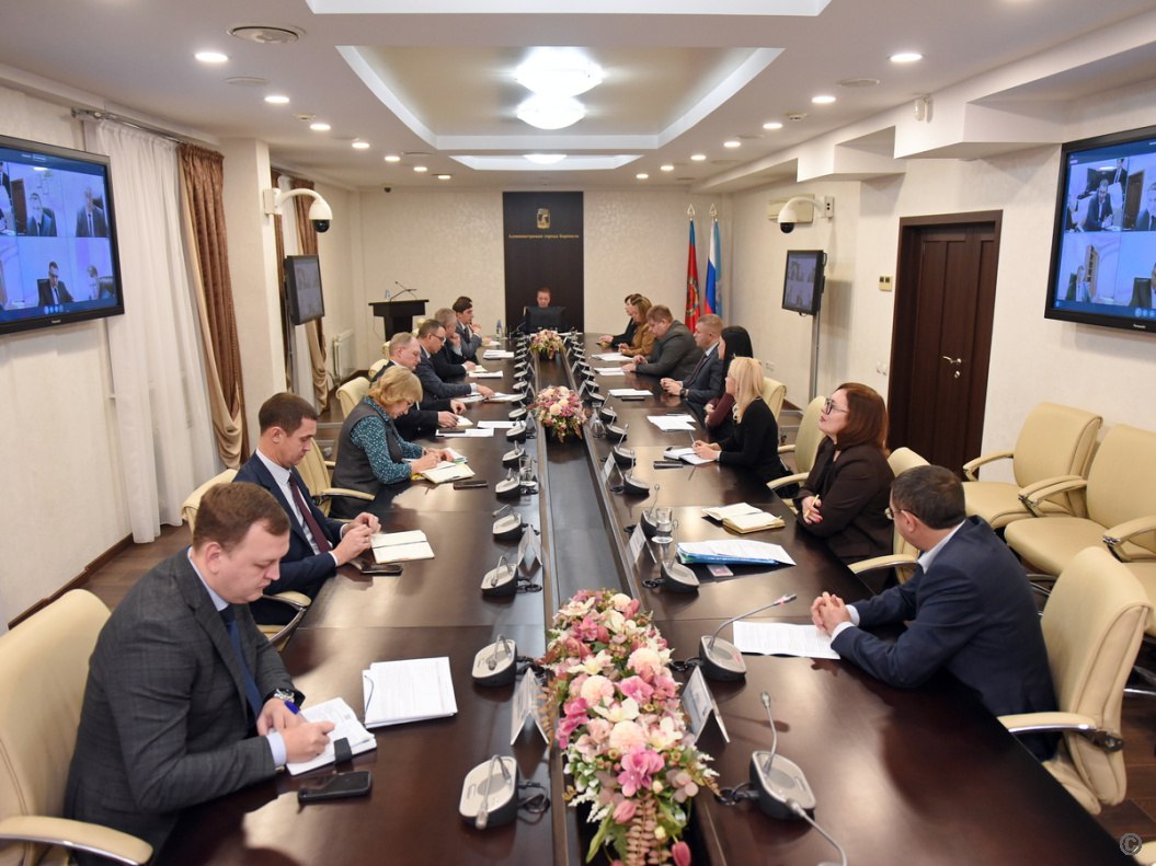 Вячеслав Франк провел оперативное аппаратное совещание