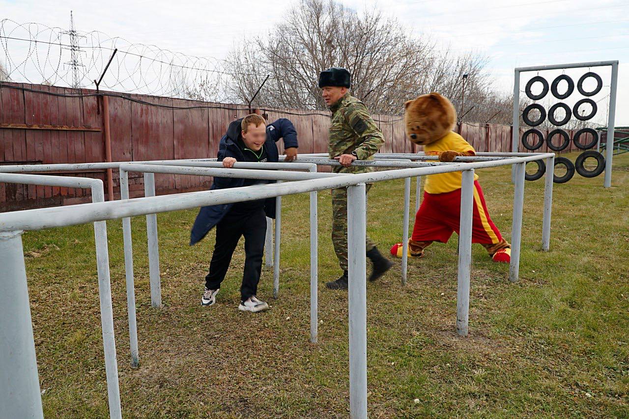 Сотрудники отдела специального назначения «Легион» УФСИН России по Алтайскому краю исполнили мечту особенного ребенка Сотрудники отдела специального назначения «Легион» УФСИН России по Алтайскому краю исполнили мечту особенного ребенка