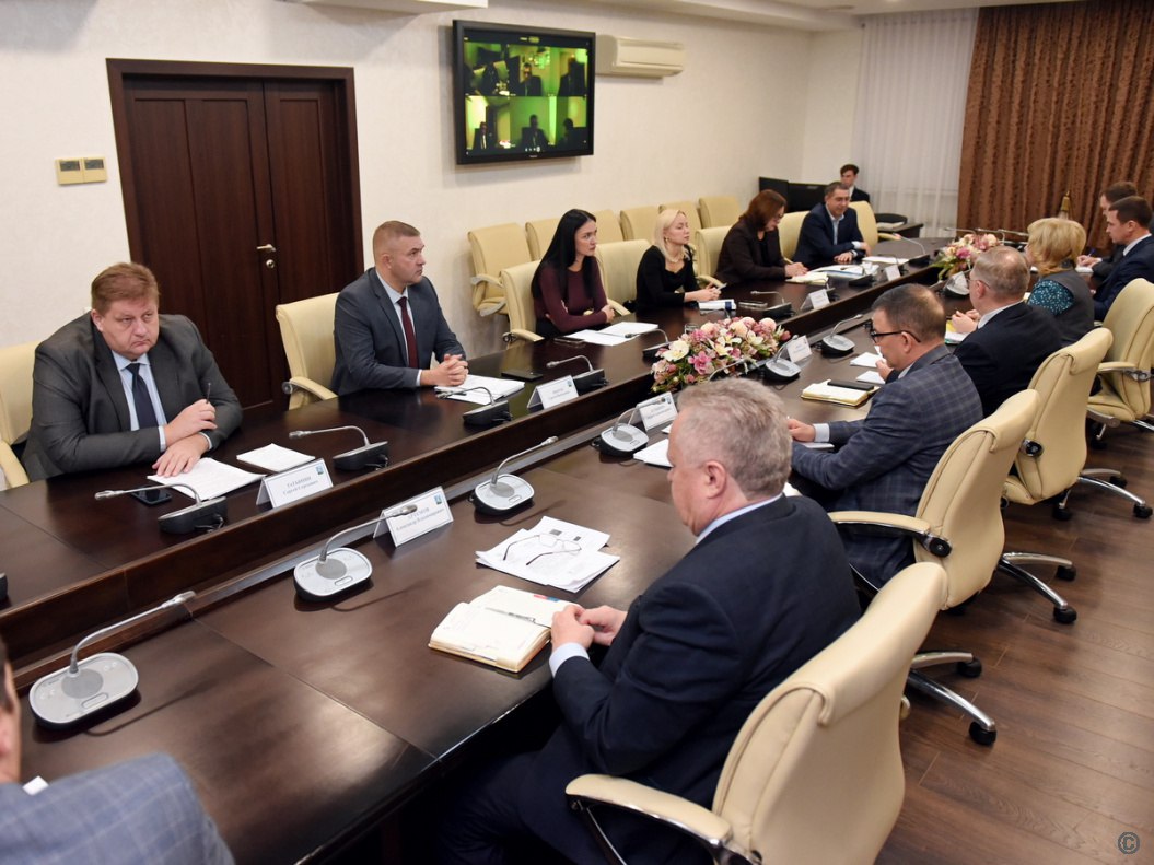 Вячеслав Франк провел оперативное аппаратное совещание Вячеслав Франк провел оперативное аппаратное совещание