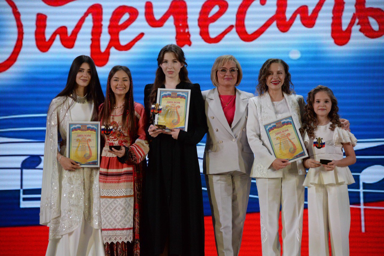 В Алтайском крае состоялся ХХVIII краевой конкурс патриотической песни «Пою моё Отечество» В Алтайском крае состоялся ХХVIII краевой конкурс патриотической песни «Пою моё Отечество»