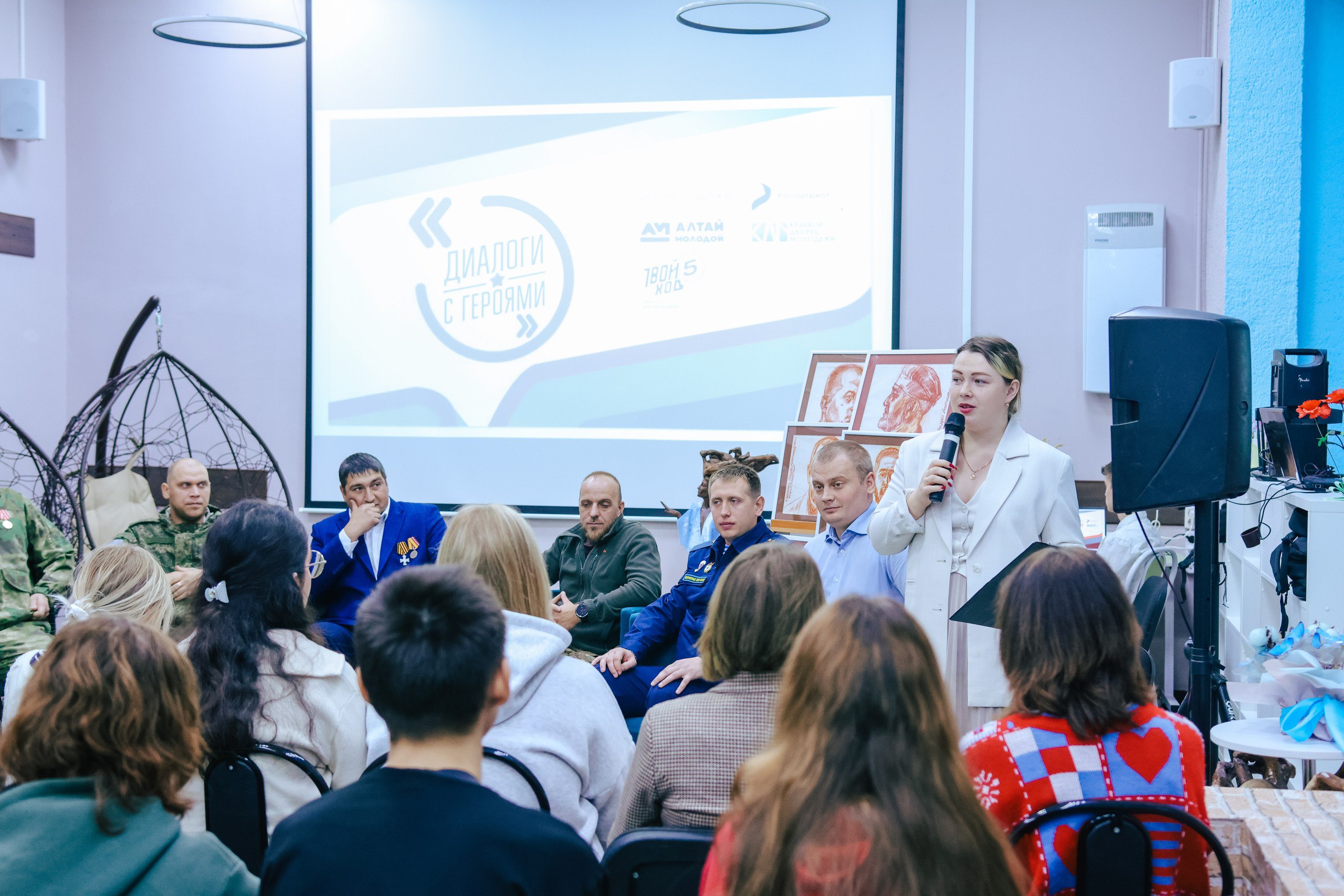 В Алтайском медуниверситете прошла встреча студентов-медиков с ветеранами СВО В Алтайском медуниверситете прошла встреча студентов-медиков с ветеранами СВО