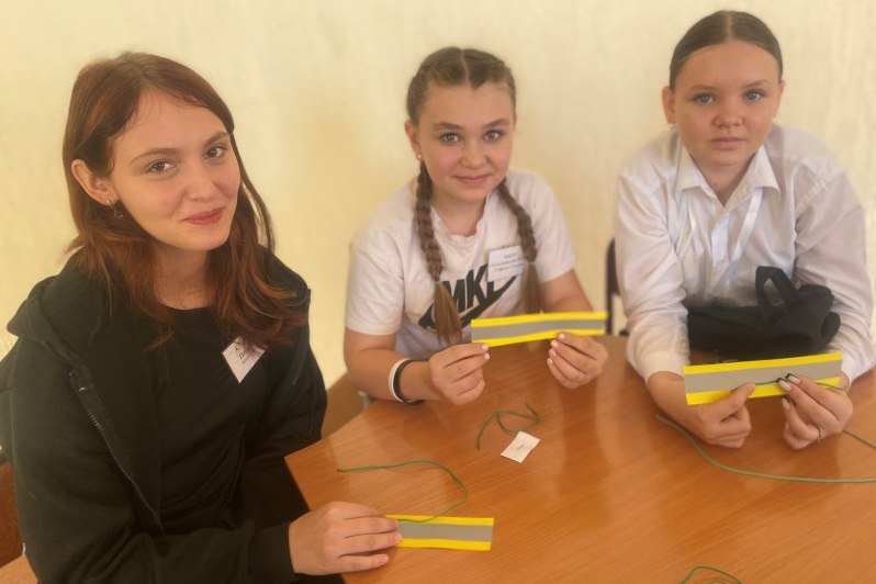 Мастер класс по изготовлению световозвращающих брелоков провели в детской школе искусств в Благовещенском районе Мастер класс по изготовлению световозвращающих брелоков провели в детской школе искусств в Благовещенском районе