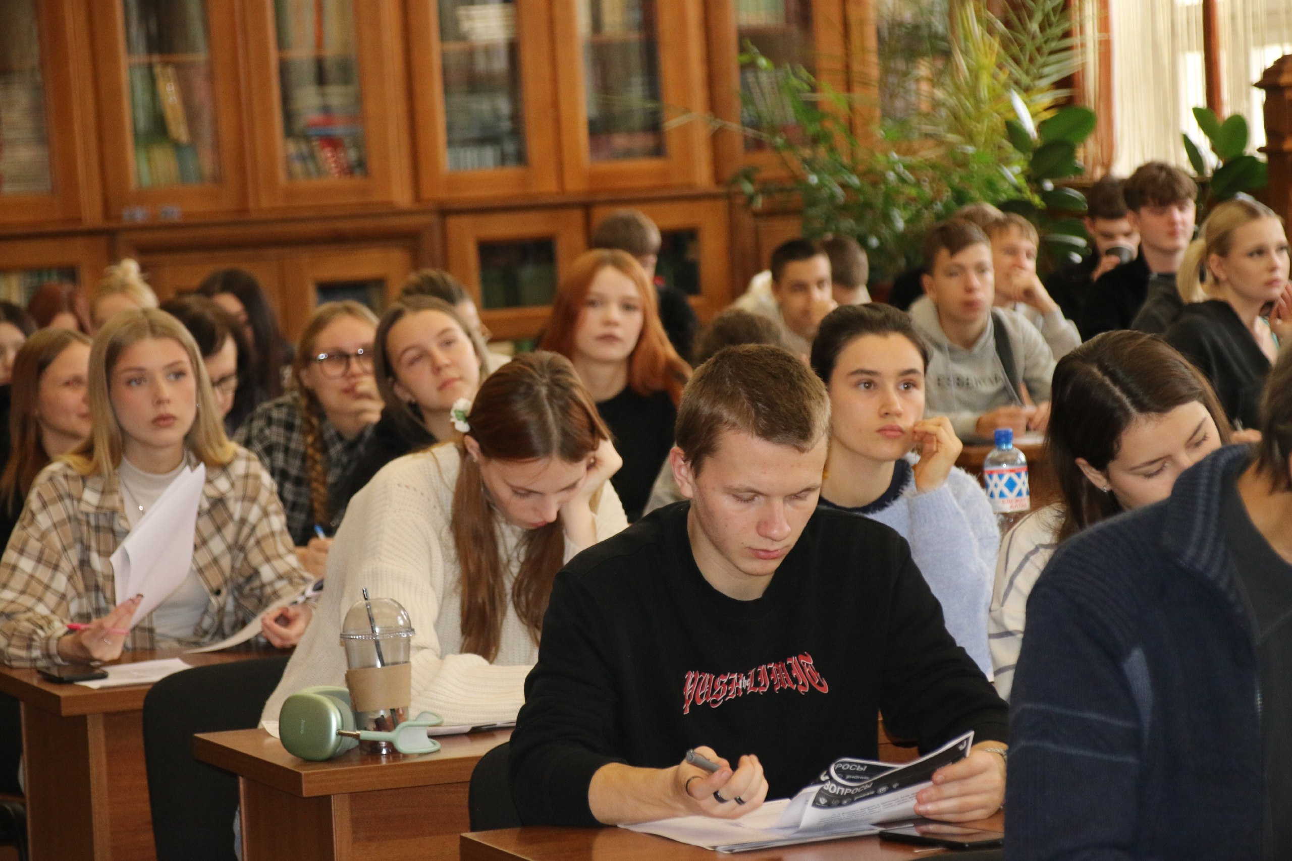 В Бийске впервые написали Большой этнографический диктант В Бийске впервые написали Большой этнографический диктант
