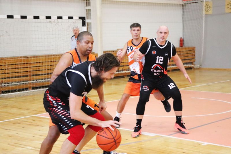 Победителями межрегиональных турниров по баскетболу среди ветеранов 40+ и 50+ стали команды Барнаула и Новокузнецка Победителями межрегиональных турниров по баскетболу среди ветеранов 40+ и 50+ стали команды Барнаула и Новокузнецка