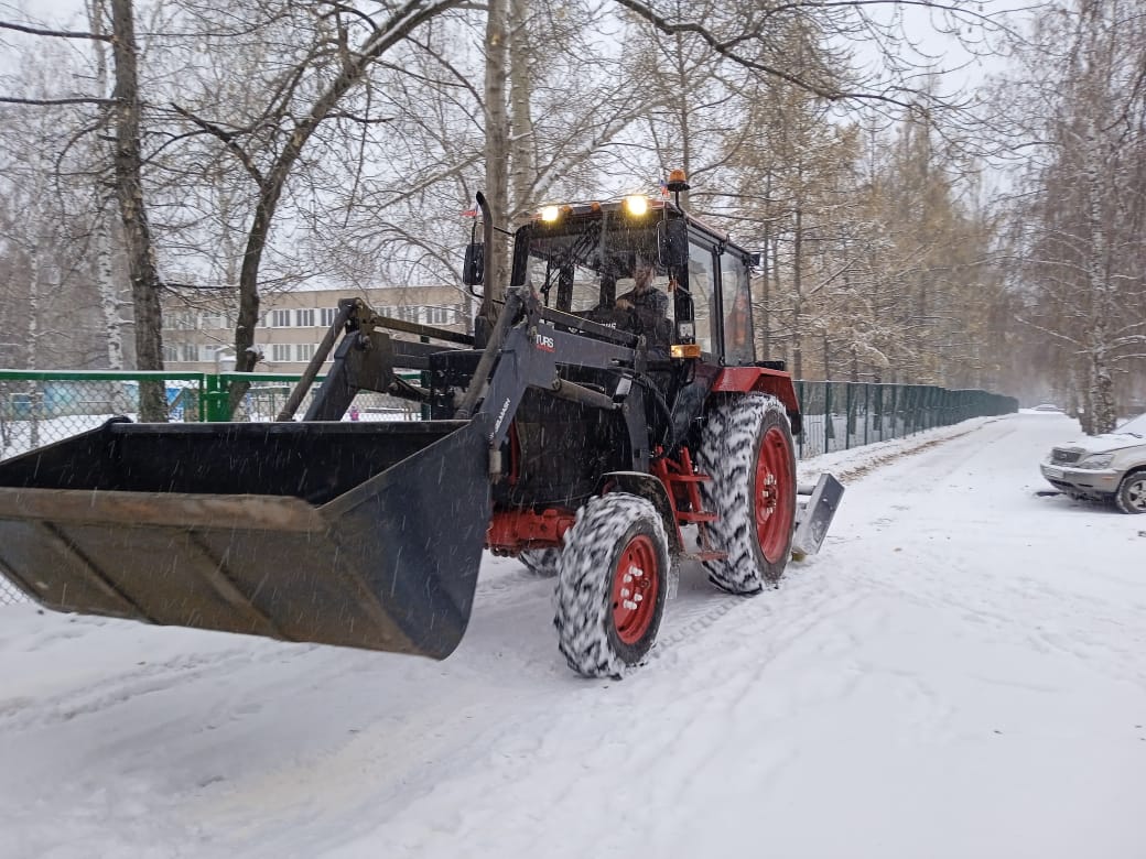 МБУ «Автодорстрой» проводит работы по очистке от снега на улицах города МБУ «Автодорстрой» проводит работы по очистке от снега на улицах города