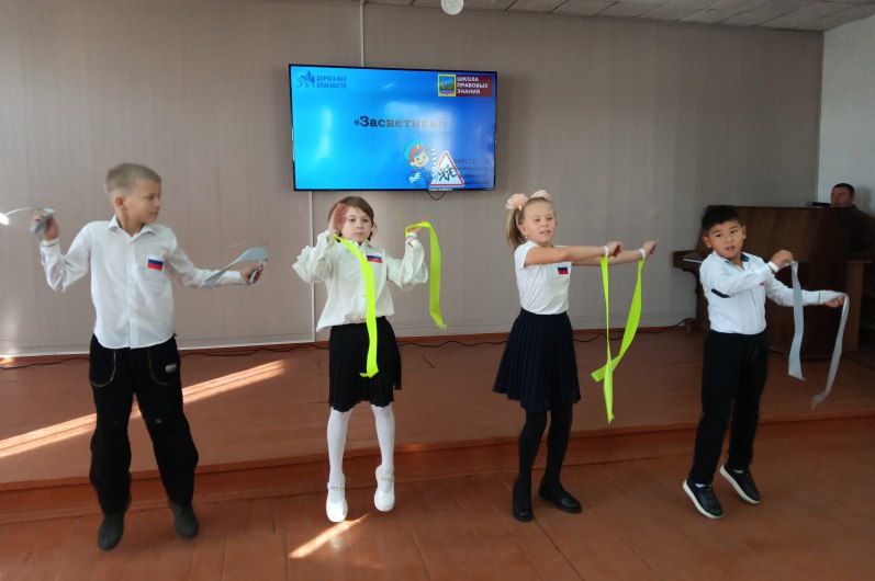 Госавтоинспекция Михайловского района организовала акцию «Засветись» Госавтоинспекция Михайловского района организовала акцию «Засветись»