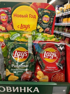 Чипсы с новогодними вкусами доставили в барнаульские магазины