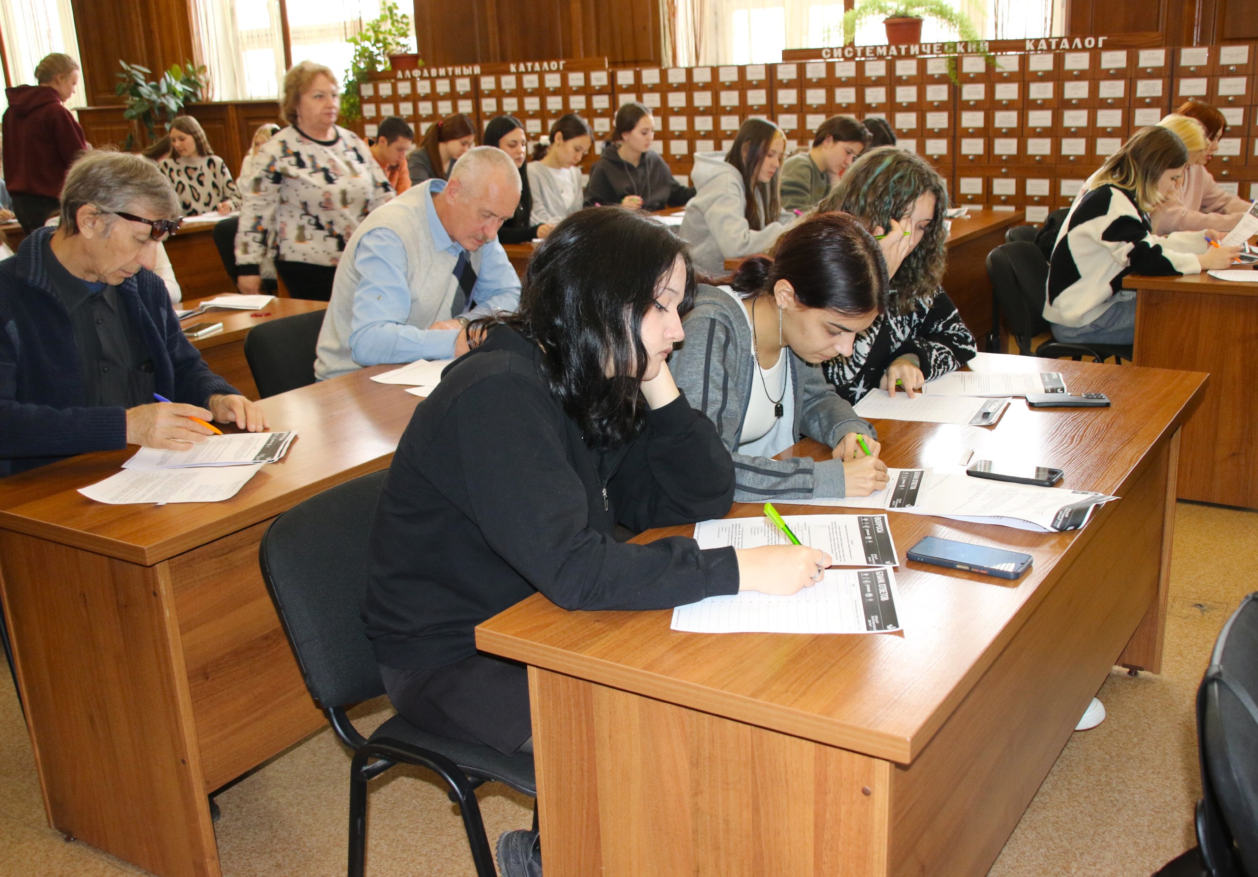 В Бийске впервые написали Большой этнографический диктант В Бийске впервые написали Большой этнографический диктант