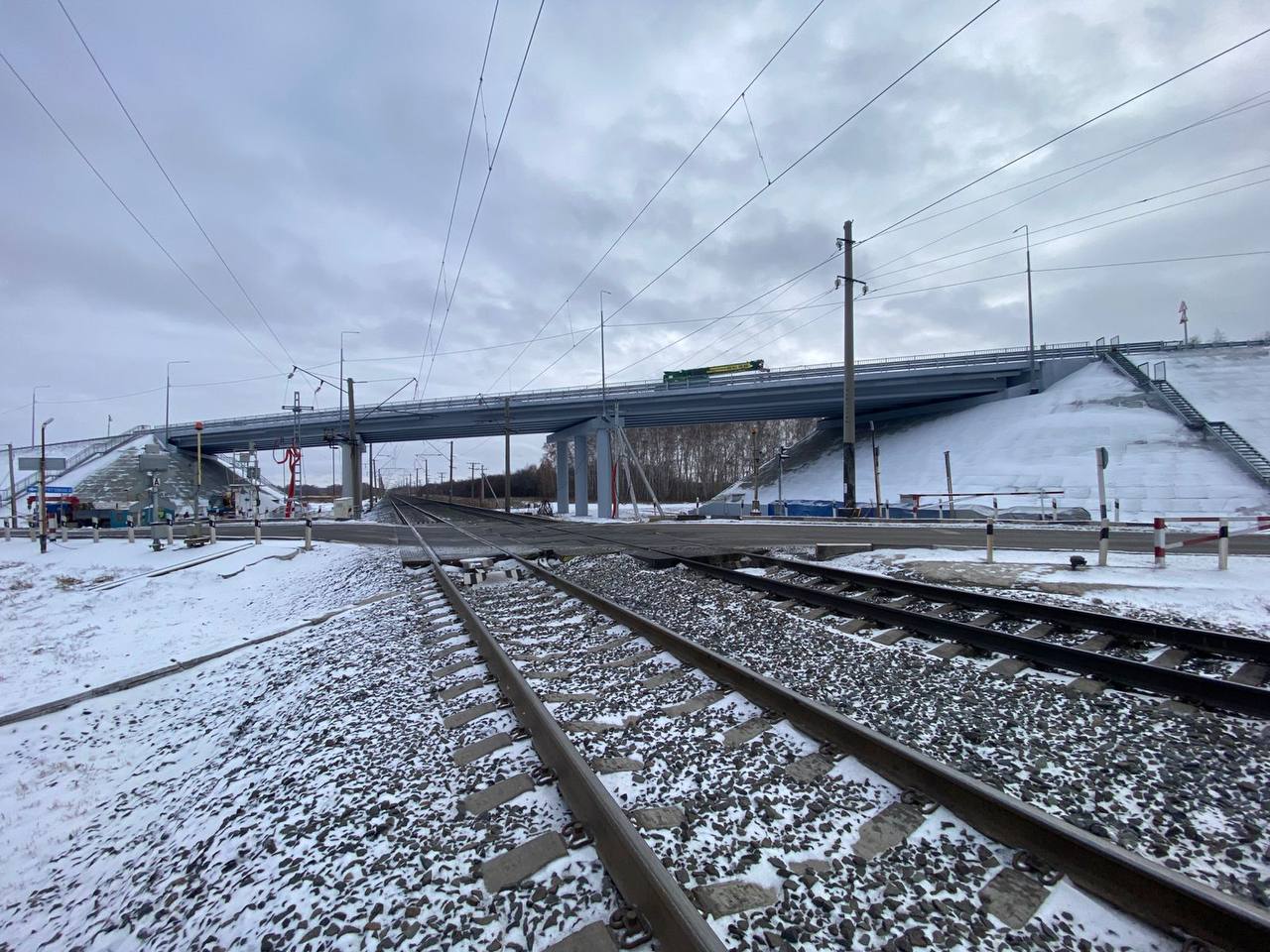 В Панкрушихинском районе открыли рабочее движение по путепроводу