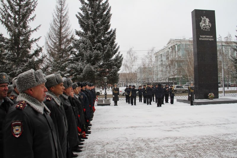 В ГУ МВД России по Алтайскому краю почтили память погибших при исполнении служебного долга В ГУ МВД России по Алтайскому краю почтили память погибших при исполнении служебного долга